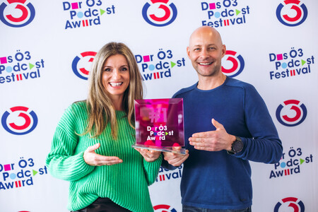 Hannes Royer und Maria Fanninger mit dem Ö3-Podcast-Award | © Mila Zytka, Hitradio Ö3