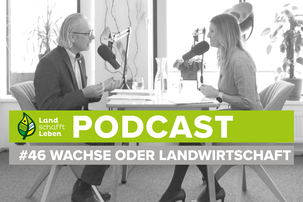 Maria Fanninger und Siegi Pöchtrager im Podcast-Studio von Land schafft Leben | © Land schafft Leben