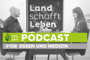 Hannes Royer und Lia Daniel im Podcast-Studio von Land schafft Leben | © Land schafft Leben