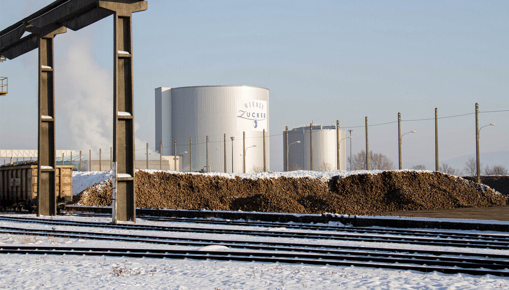 Zuckerproduktions-Fabrik Wiener Zucker im Winter. | © Land schafft Leben