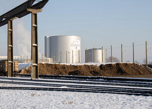 Zuckerproduktions-Fabrik Wiener Zucker im Winter. | © Land schafft Leben