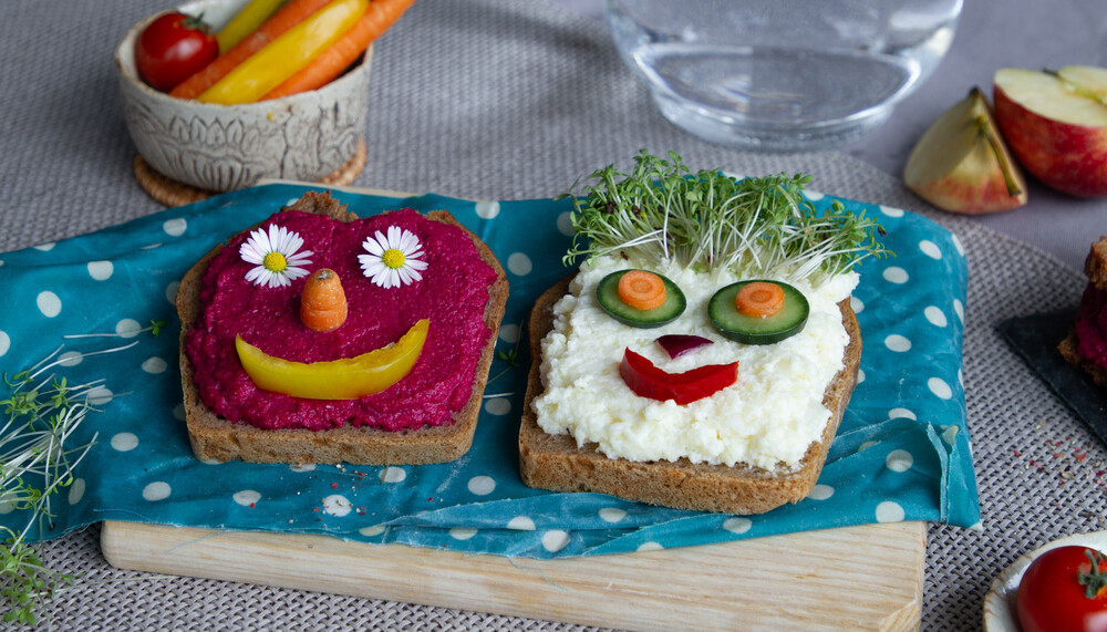 Brot mit Gemüsegesicht | © Land schafft Leben