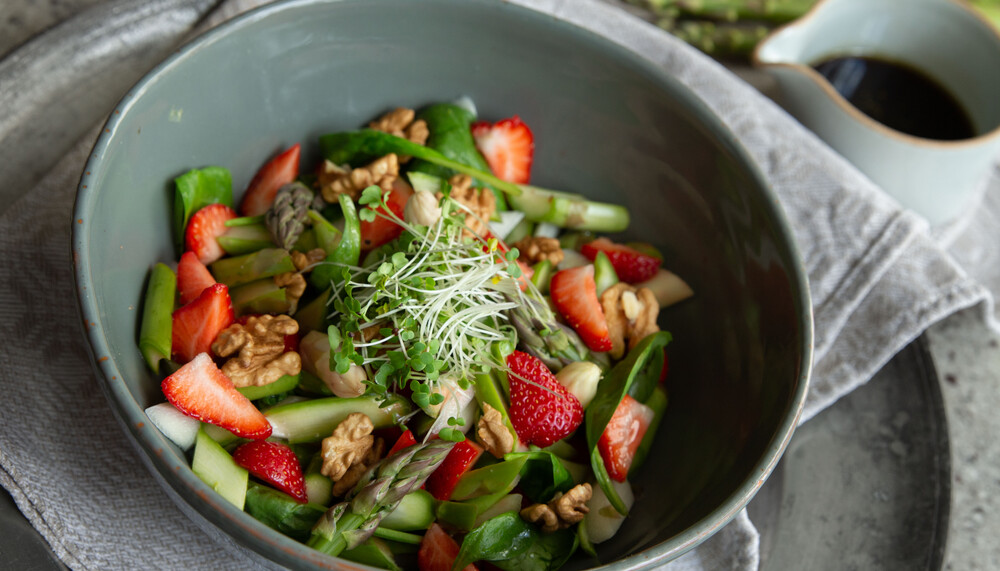 Spargel, Erdbeeren, Nüsse, Rezept | © Sebastian Fröhlich, 2020