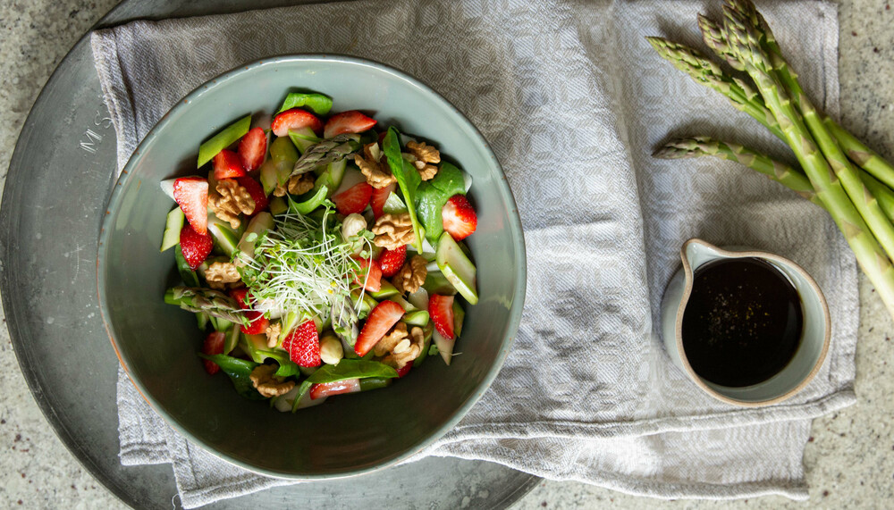 Spargel, Erdbeeren, Nüsse, Rezept | © Sebastian Fröhlich, 2020