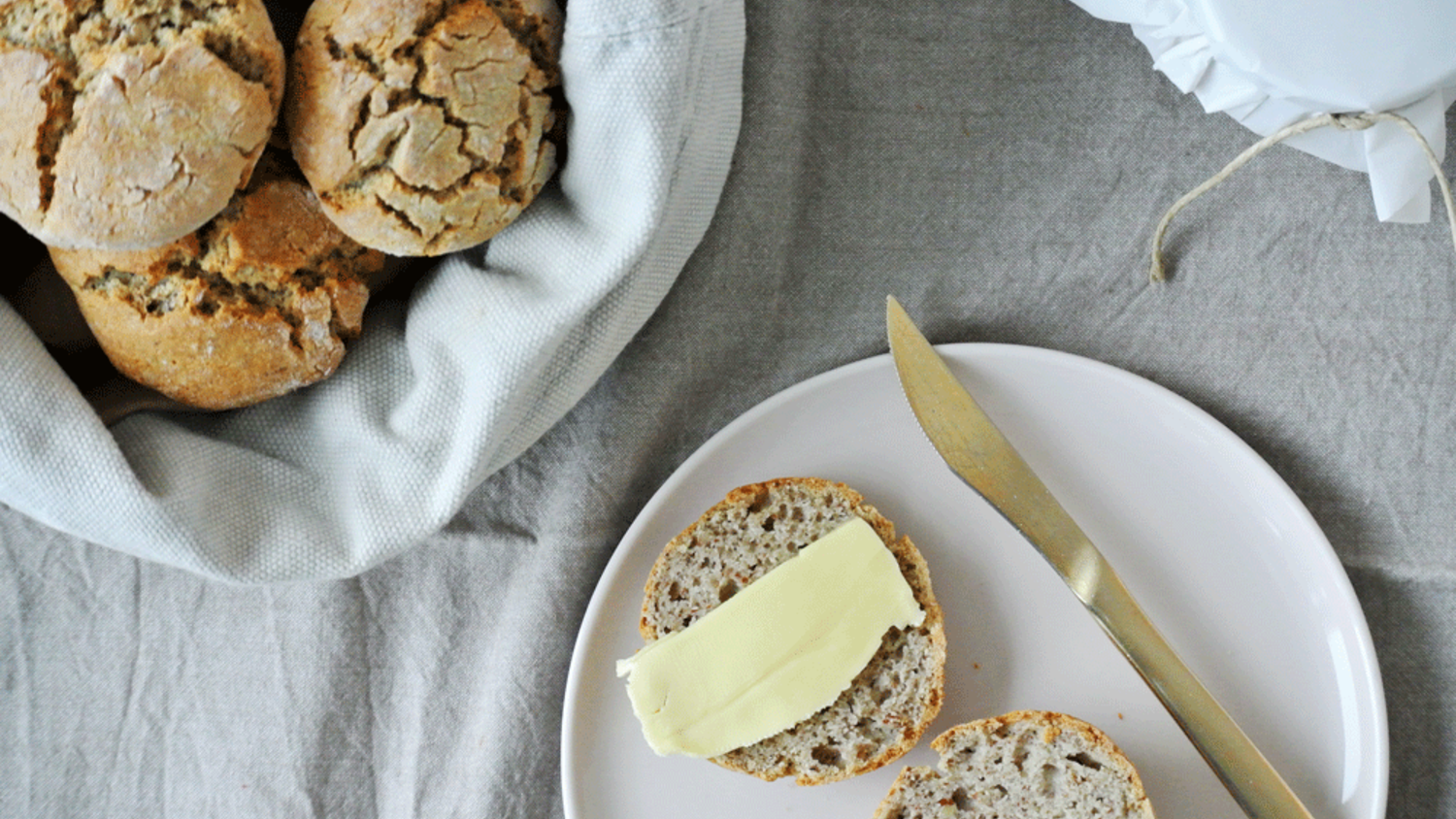 &amp;quot;Scones&amp;quot; - englische Brötchen mit Butter