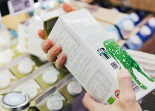 Milch ist nicht gleich Milch: Unterscheidung im Supermarkt treffen | © Land schafft Leben