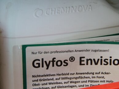 Etikett auf Glyphosatverpackung | © Land schafft Leben