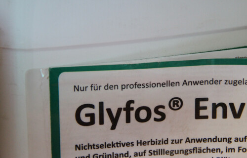 Etikett auf Glyphosatverpackung | © Land schafft Leben