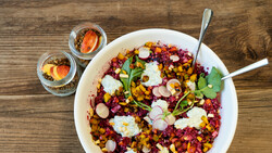 Buchweizensalat und Granola | © Land schafft Leben