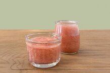Rhabarberkompott Rezept mit österreichischem Zucker und süßsauren Rhabarberstangen | © Land schafft Leben