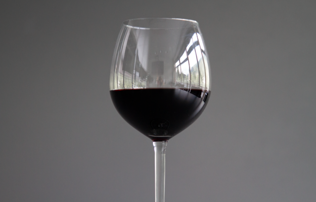 Rotwein in Weinglas | © Land schafft Leben