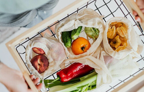 Essen und Psyche | Land schafft Leben | © Pexels Gemuese im Einkaufskorb | © Pexels