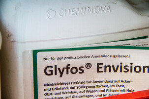 Etikett auf einer Glyphosatverpackung | © Land schafft Leben