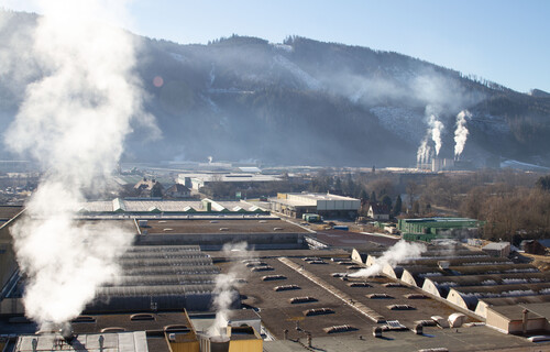 Luftaufnahme einer Brauerei | © Land schafft Leben