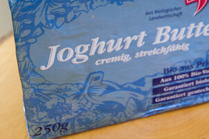 Packung Joghurt-Butter | © Land schafft Leben