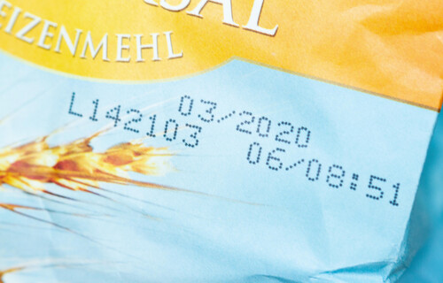 Mindesthaltbarkeitsdatum auf Weizenmehl-Verpackung | © Land schafft Leben