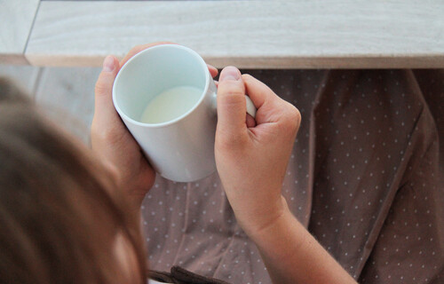 Tasse Milch, frische Milch, Milch aus Österreich, Milch: ein Kalziumräuber? | © Land schafft Leben, 2020