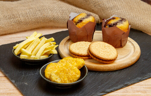 Transfette | © Land schafft Leben Kekse und Muffin auf Tisch | © Land schafft Leben