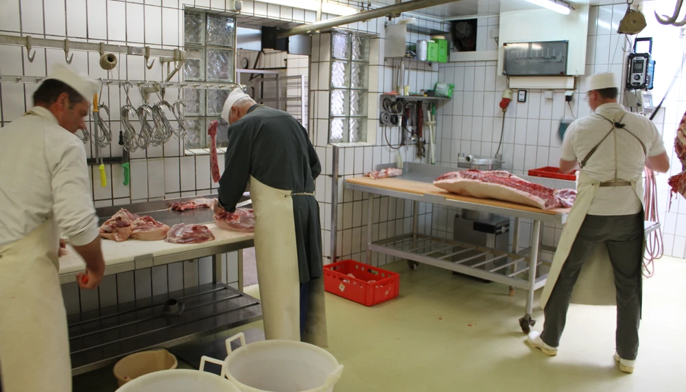 Schweine schlachten Teil II | Land schafft Leben