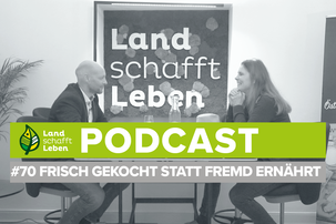 Hannes Royer und Sarah Wiener im Podcast-Studio von Land schafft Leben | © Land schafft Leben