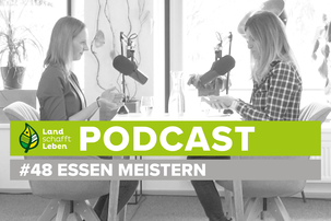 Maria Fanninger und Karina Essmeister im Podcast-Studio von Land schafft Leben | © Land schafft Leben