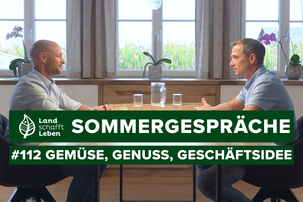 Hannes Royer und Markus Hillebrand am Essenstisch | © Land schafft Leben