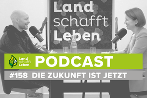 Hannes Royer und Michaela Langer-Weninger im Podcast-Studio von Land schafft Leben | © Land schafft Leben
