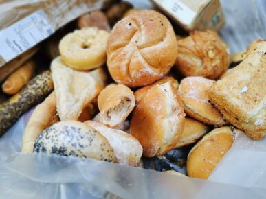 Brot im Müll | © Land schafft Leben